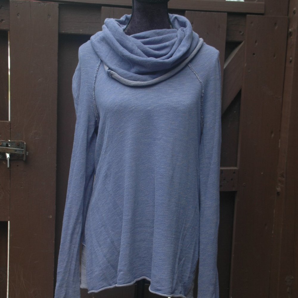 Free People Beach M/L Blue Cowl Neck Sweatshirt EUC
